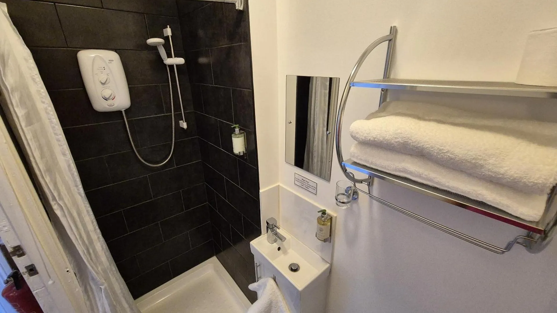 סקארבורו Miricia Guest House