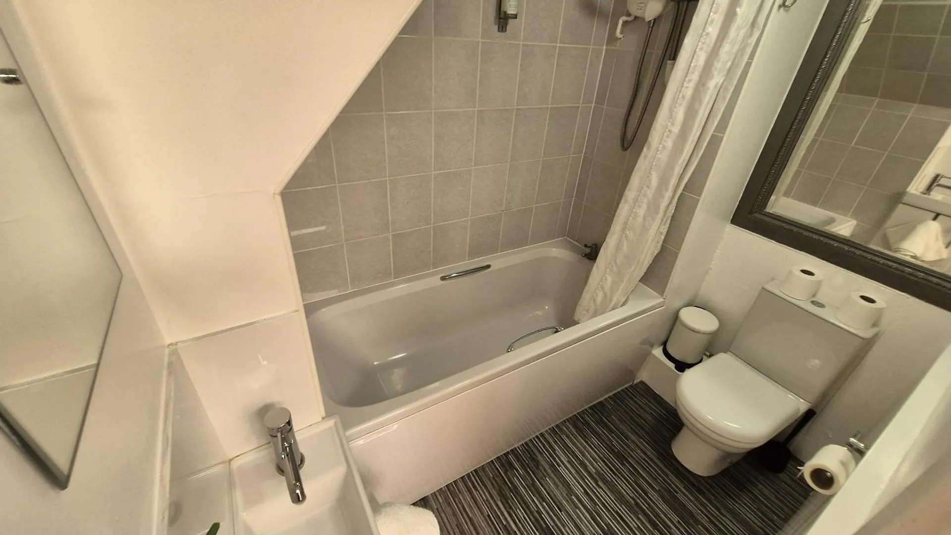 סקארבורו Miricia Guest House 0*,