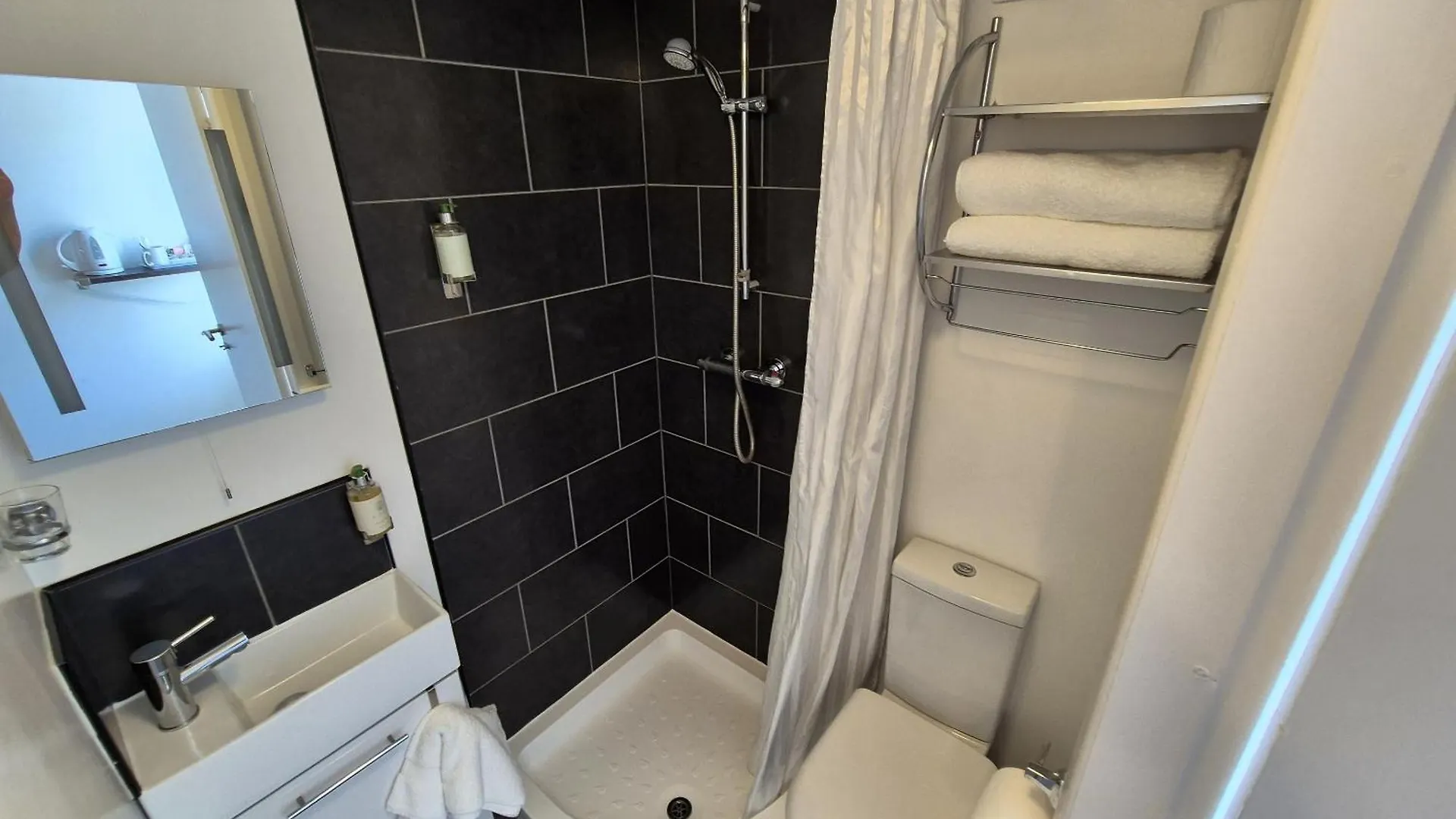 סקארבורו Miricia Guest House